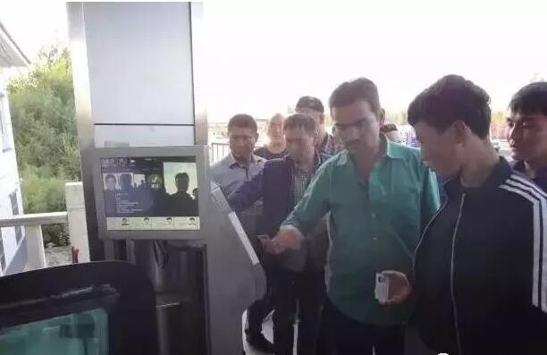 天眼人臉識別系統(tǒng)與身份證認(rèn)證配合及創(chuàng)藝龍X光安檢機進(jìn)行安檢